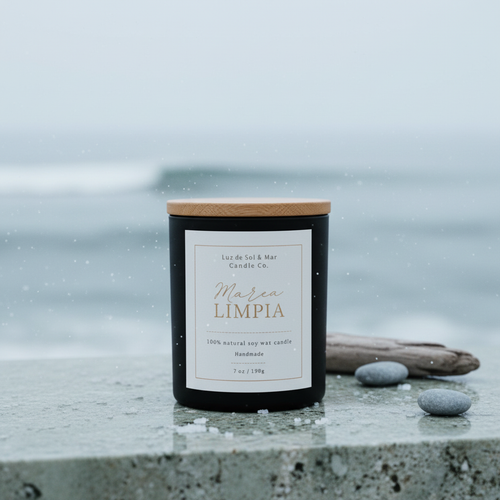 Marea Limpia soy candle with lid on in a crisp coastal scene with sea salt and ocean air atmosphere